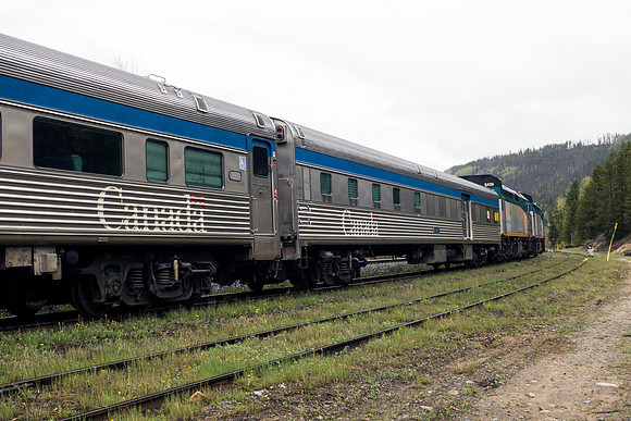 04_pana0492_outsidetrain