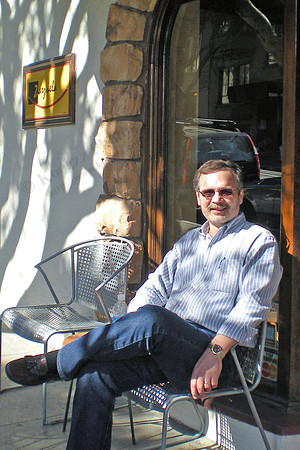 Jeff waiting for <a href="http://www.themenupage.com/zarzuela.html" target="_blank">Zarzuelas</a> to open.